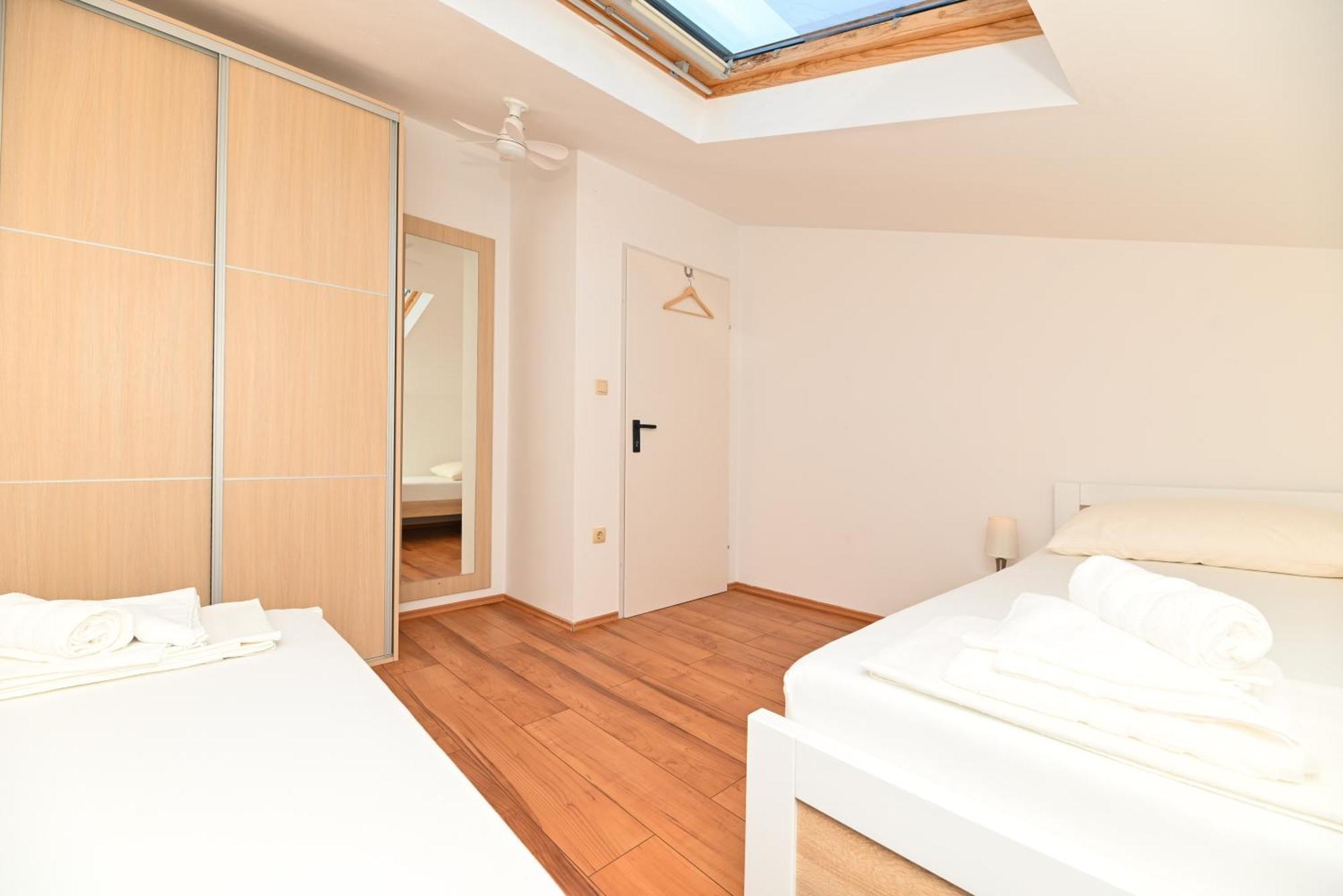 Apartments Bluesky Trogir Bagian luar foto