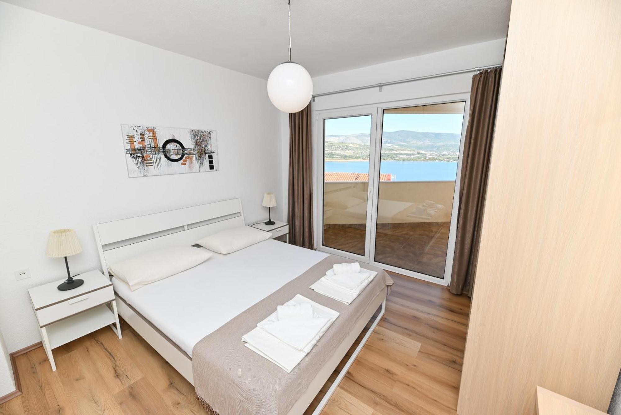 Apartments Bluesky Trogir Bagian luar foto