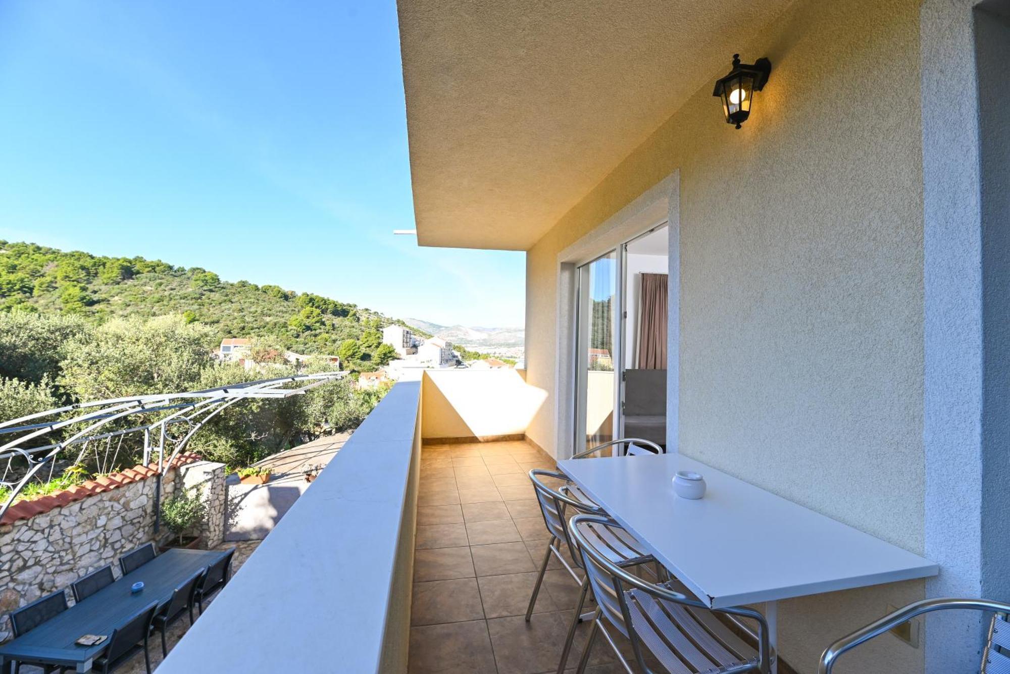 Apartments Bluesky Trogir Bagian luar foto