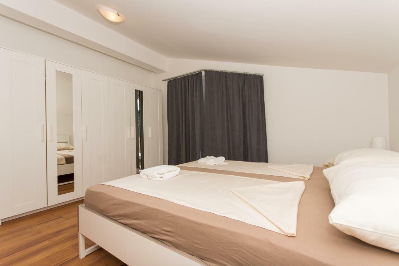 Apartments Bluesky Trogir Bagian luar foto