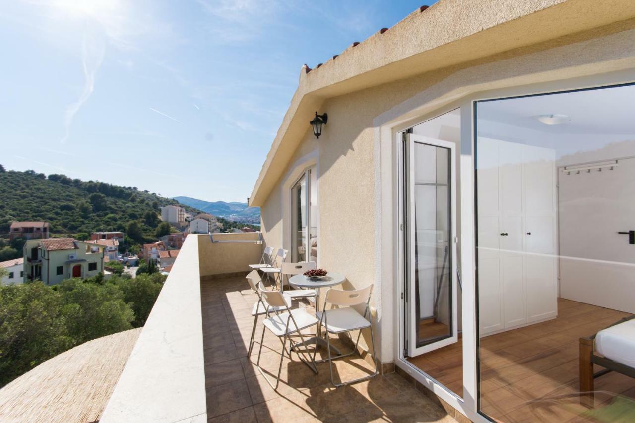 Apartments Bluesky Trogir Bagian luar foto