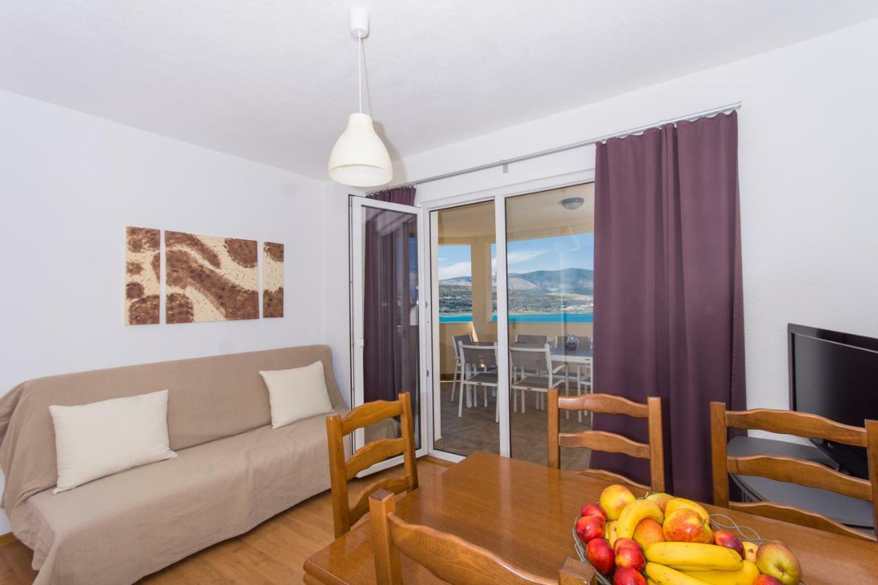 Apartments Bluesky Trogir Bagian luar foto